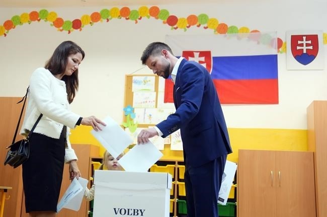 Bầu cử tổng thống Slovakia giằng co giữa phe thân Nga và phe thân Ukraine